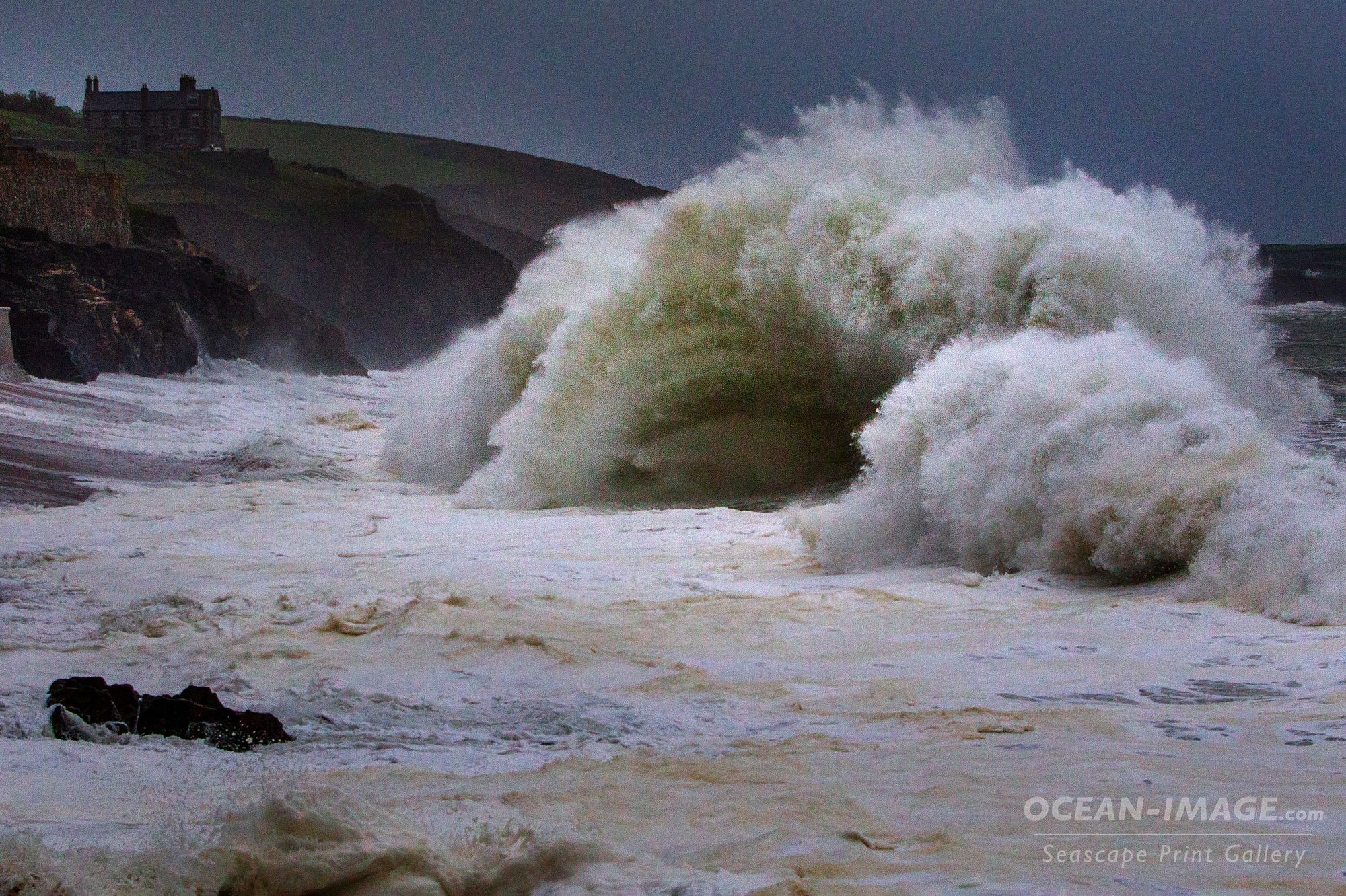 Huge wave the size of house