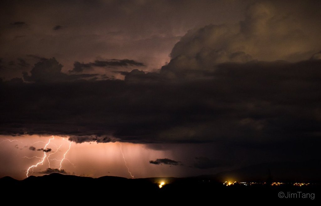 Distant_lightning_as_seen_from_Peoria_AZ_by_Jim_Tang_wxmann_1024x1024