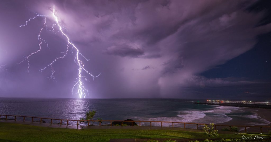 Lightning_on_The_Gold_Coast_Queensland_Australia_by_Steve_Berardi_Marcus_0312_1024x1024