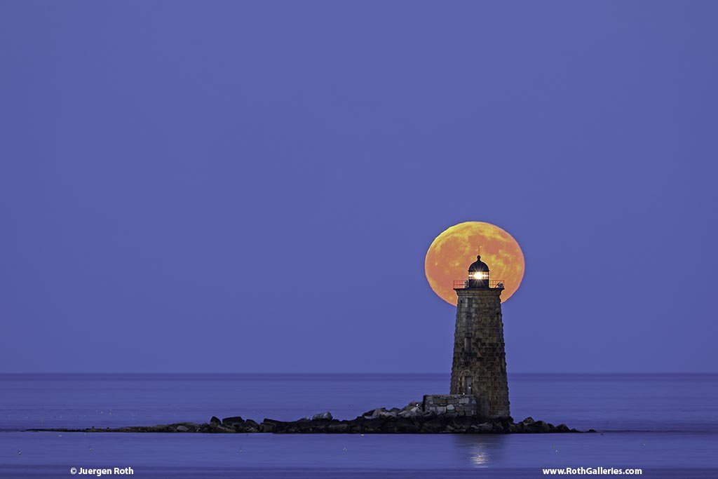 Moonrise_at_Whaleback_Light_by_Juergen_Roth_naturefineart_1024x1024