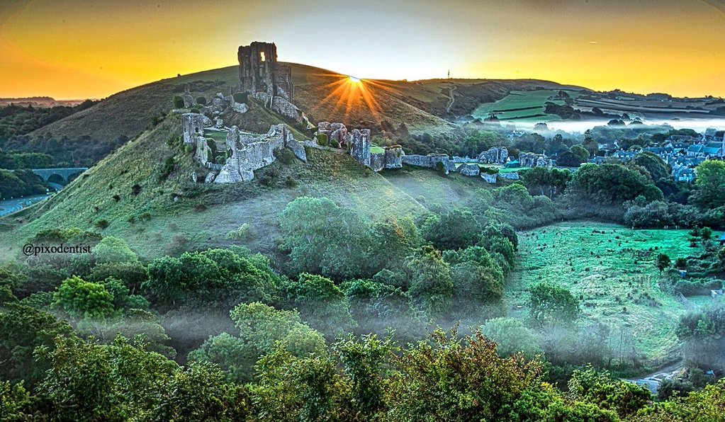 Sunrise_by_Corfe_Castle_Dorset_by_Atul_M_K_pixodentist_1024x1024