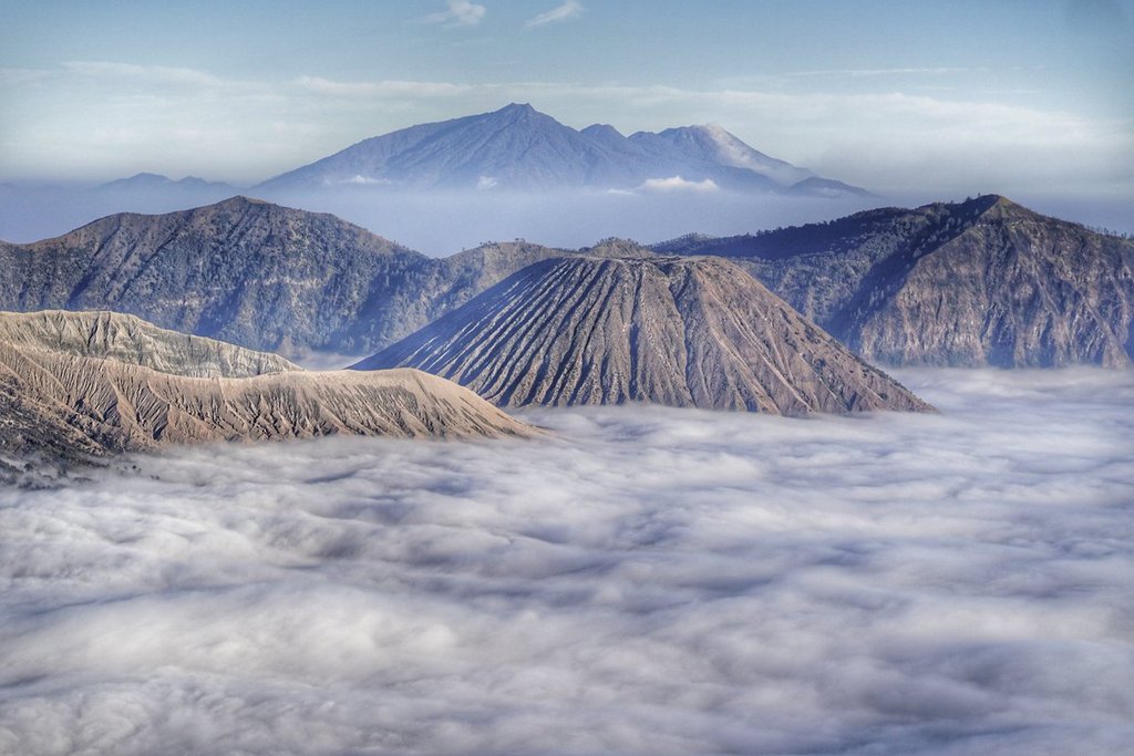 2nd_Place_Country_over_clouds_puncak_B29_Senduro_Lumajang_Indonesia_by_Calon_Mertua_Idaman_LuxioMPD_1024x1024