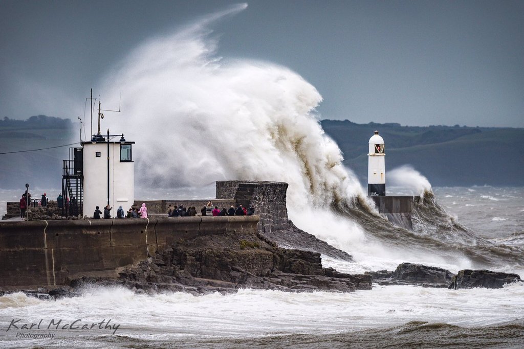 Spectators_in_awe_as_Storm_Callum_hits_Porthcawl_by_Karl_McCarthy_McCarthyKarl_1024x1024