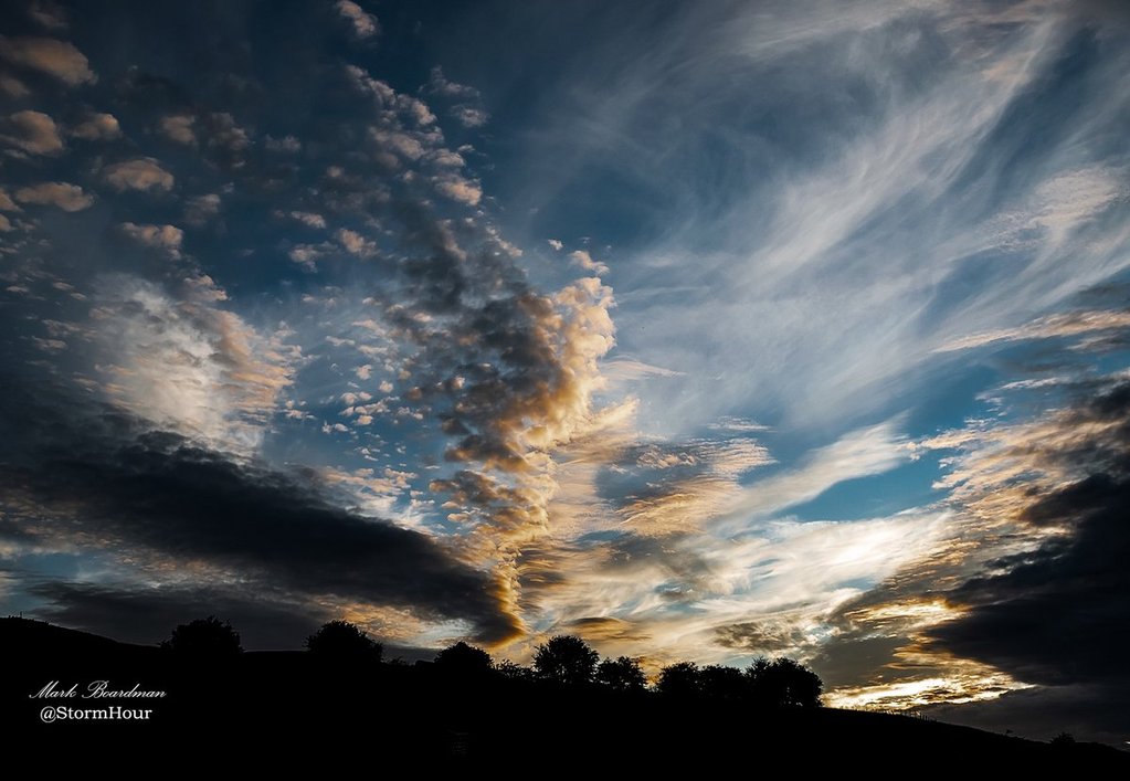 Sunset_and_hills_and_the_like_near_Macclesfield_by_Mark_Boardman_SnapYourWorld_1024x1024