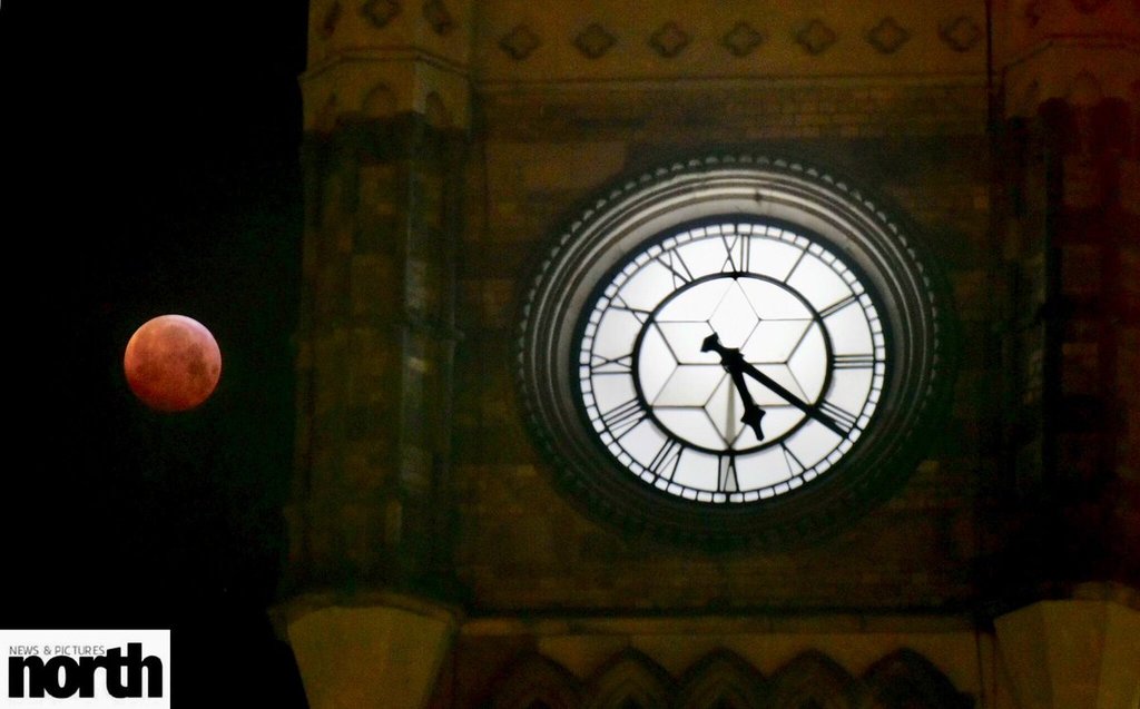 Lunar_Eclipse_over_Darlington_Co.Durham_by_PAUL_KINGSTON_PaulKingstonNNP_1024x1024