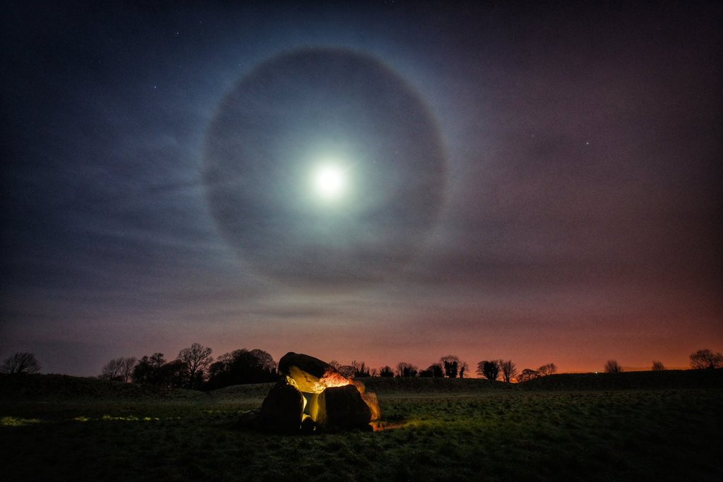 Super_moon_halo_at_giants_ring_by_steve_martin_LaganPhoto_1024x1024