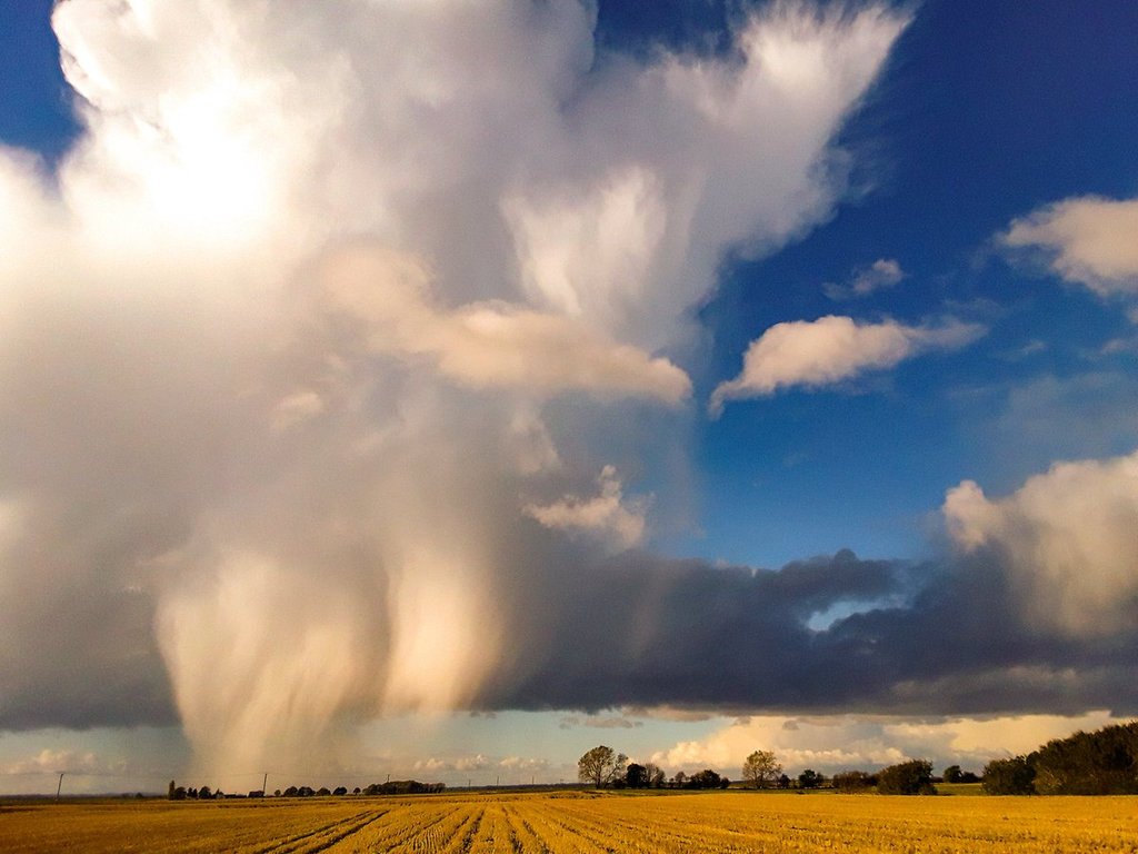 2nd_Place_Storm_clouds_in_Cambridgeshire_by_Christine_Mitchell_chris_alpacas_1024x1024