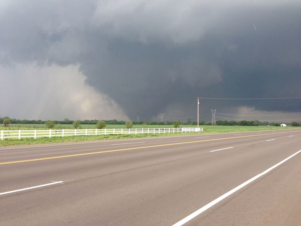 The_EF5_2013_Moore_tornado_as_it_passed_through_south_Oklahoma_City._e6847b7a-0780-4b12-92ba-83b63cac14ee_1024x1024
