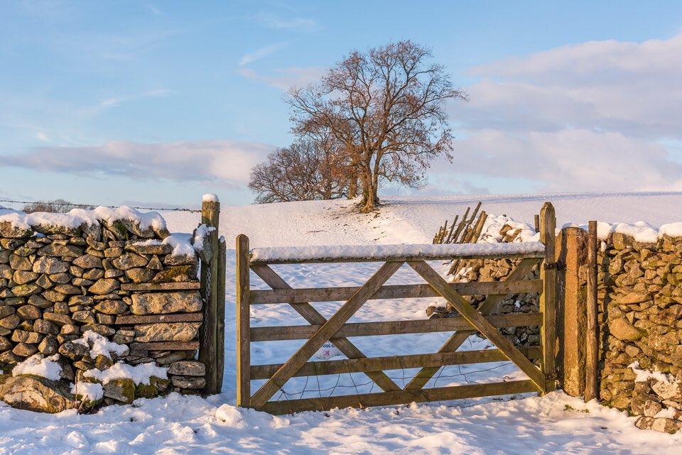 Yorkshire_Dales_looking_rather_beautiful_in_winter_by_Graham_Custance_gracust_1024x1024