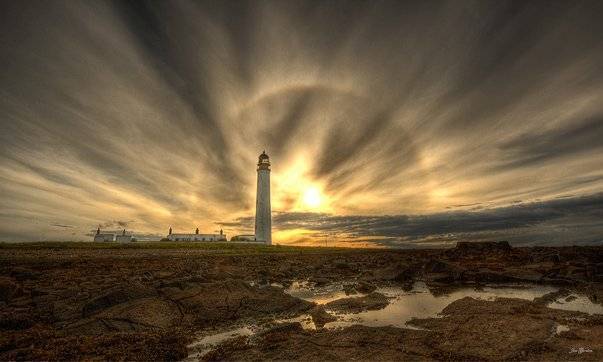 Barns Ness Lighthouse & sundog , s/e Scotland