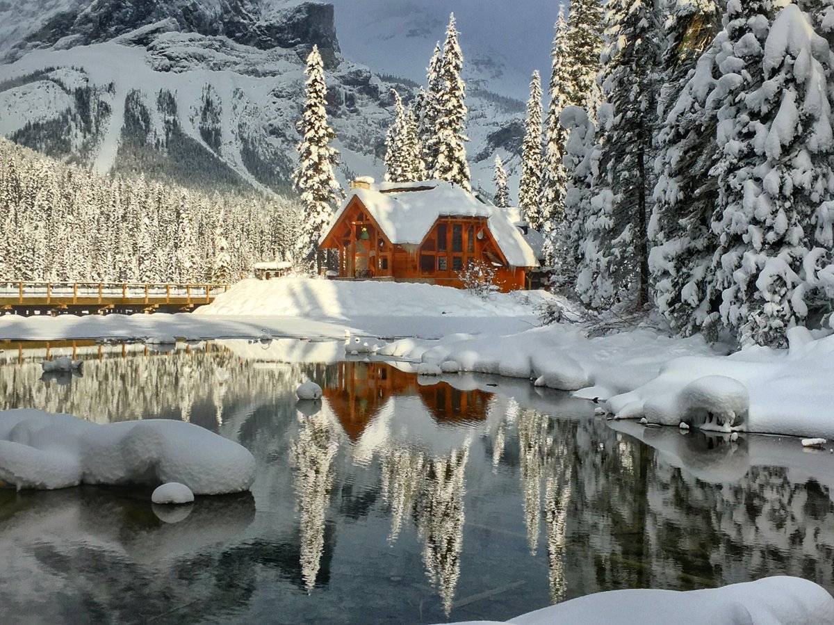 Sunrise light and snow magic at Emerald Lake