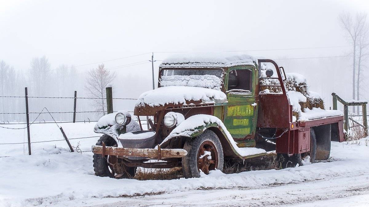 1st Place Leanne C @LC27LadyB Foggy mornings in Merritt, B.C. these days. Wanted to capture the snow on this oldtimer, before it melted