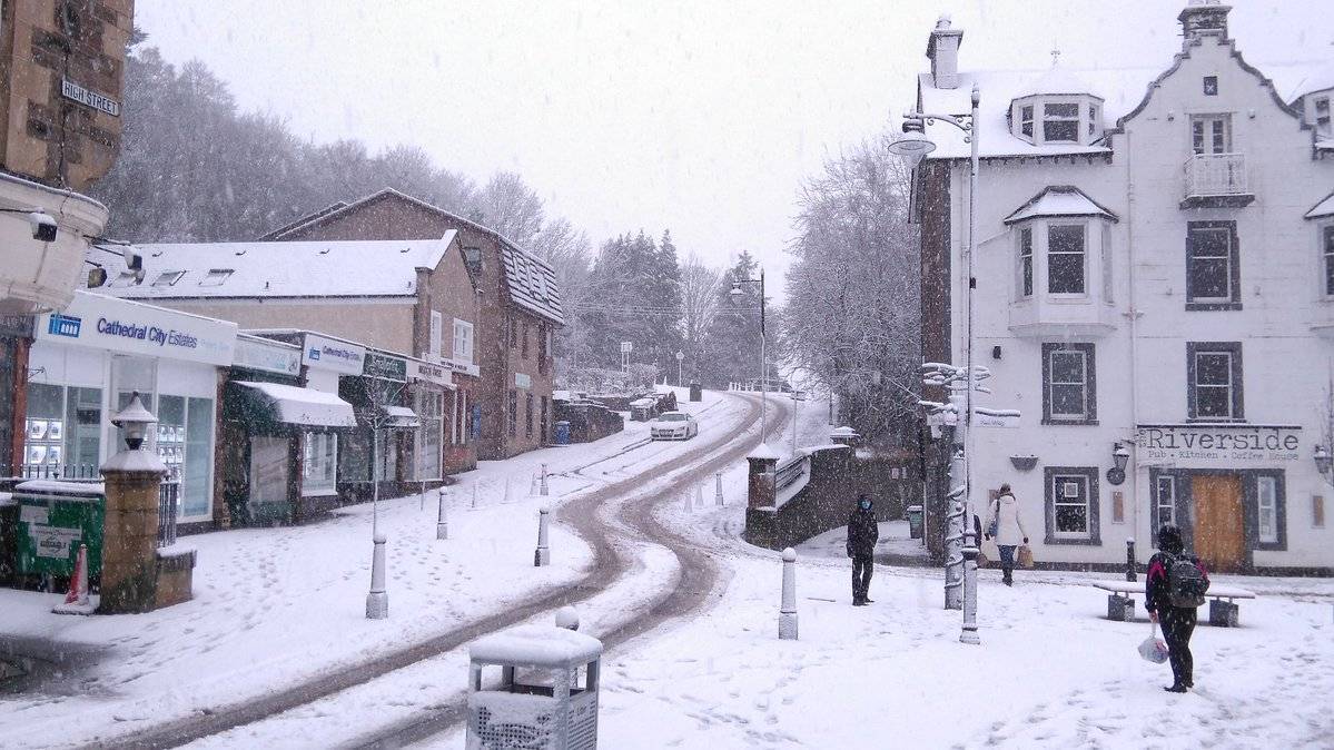 Storm Doris brings 'heavy' snow to Dunblane, Scotland