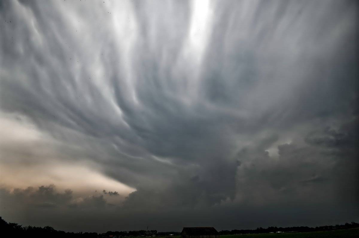 2nd Place Thunderstorm above the South Netherlands by Glenn Aoys @thesixthsense4u