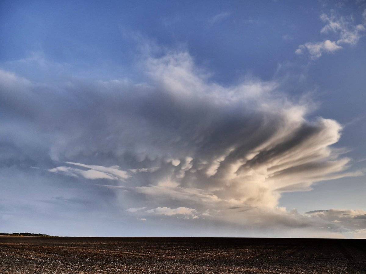 3rd Place @Nikki_BaylyPike Wilton, Wiltshire. Taken on the evening of 9th September '17. Cumulonimbus-anvil-mammatus