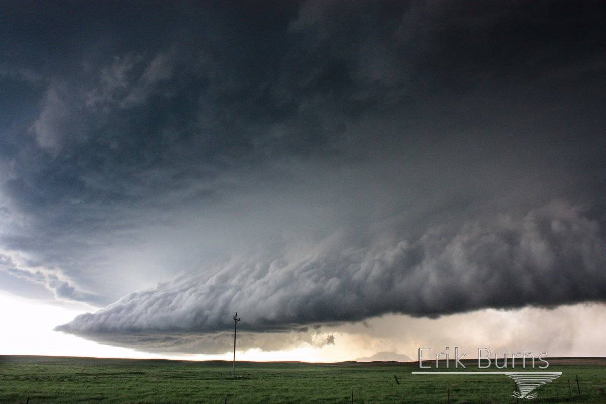 Amazing shelf cloud over the Montana prairie