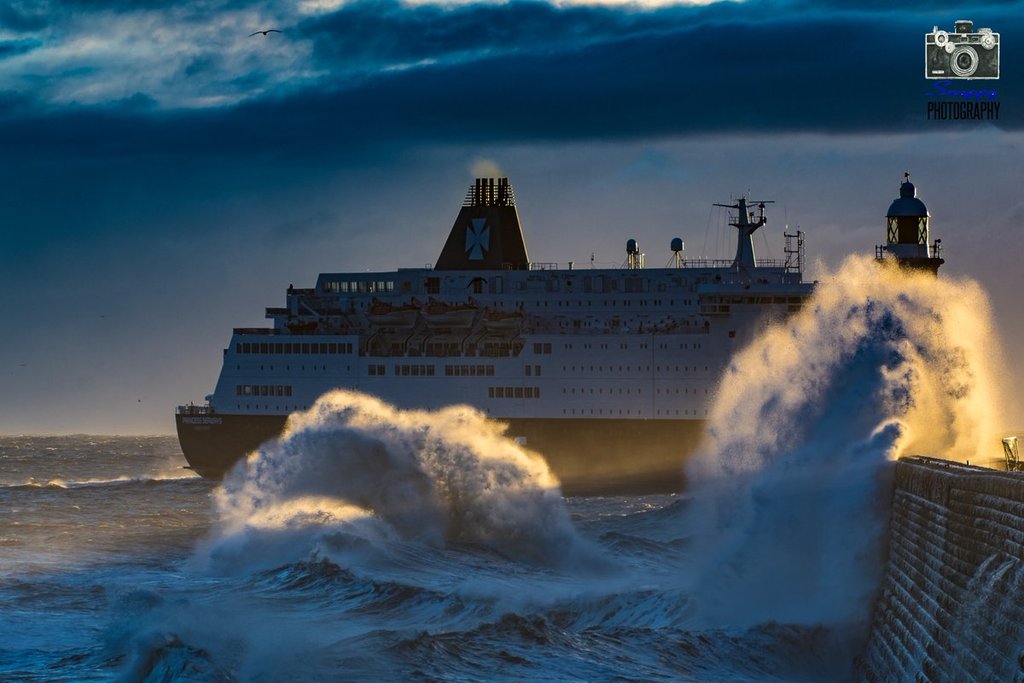 DFDS_Ferry_passing_the_end_of_the_North_Pier_Tynemouth_by_Coastal_Portraits_johndefatkin_1024x1024