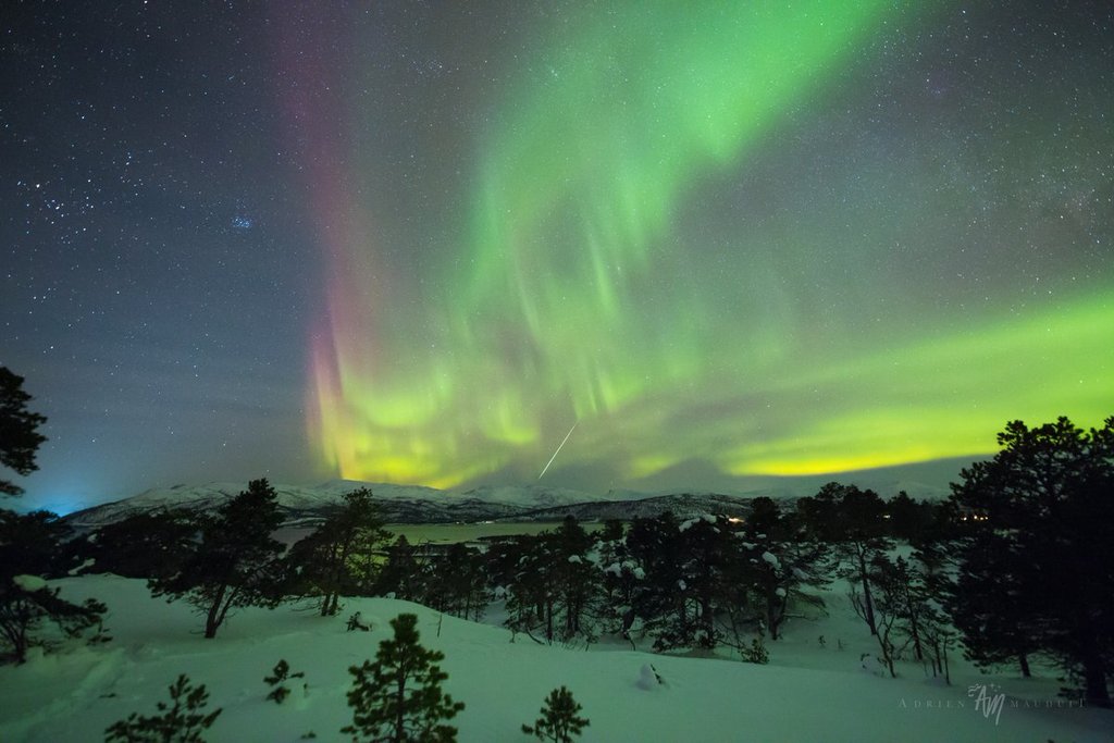 Fireball_airglow_and_aurora_at_moonrise._Tranoybotn_on_Senja_Norway_by_Adrien_Mauduit_ADphotography24_1024x1024