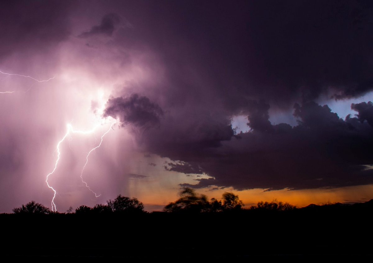 Lightning/sunset combination off of I-8 east of Gila Bend Arizona by Nick Papaj @PhoenicianNick