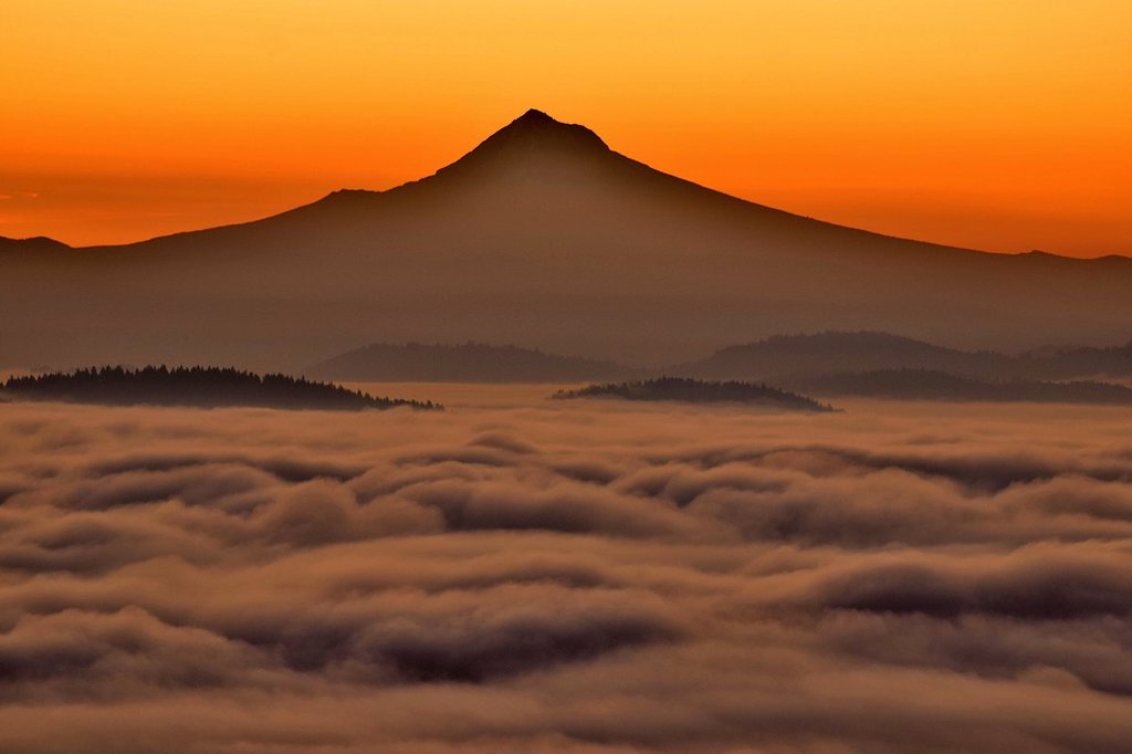 Mt._Hood_under_a_foggy_sunrise_by_Mike_Warner_MikeKATU_1024x1024