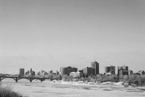 Saskatoon_Saskatchewan_winter_broadway_bridge_large