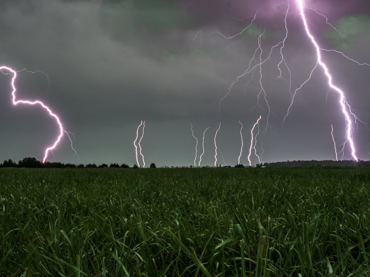 Severe storms move into the Gold Coast region of Australia by Glen Anderson @Gleno_