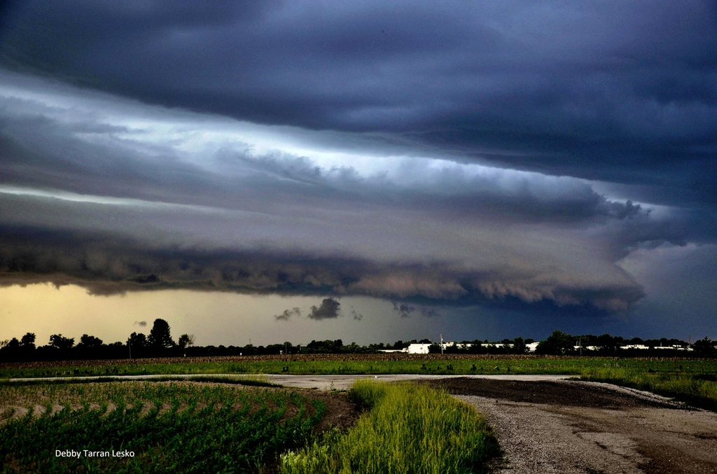 Shelf_cloud_on_a_country_road_in_Illinois_by_debby_lesko_maggietime_1024x1024