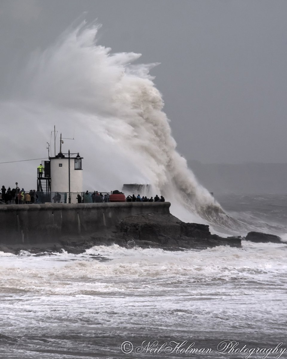 Storm Freya hit's Porthcawl at High Tide by Neil Holman @NeilHolman3