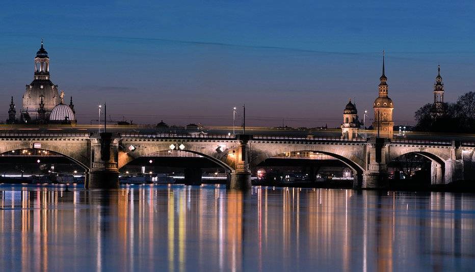 The blue hour. Dresden version. By Annett Grimm @_AGrimm