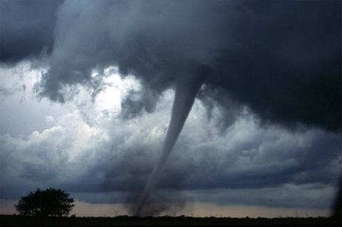 tornado-572504_1280_large
