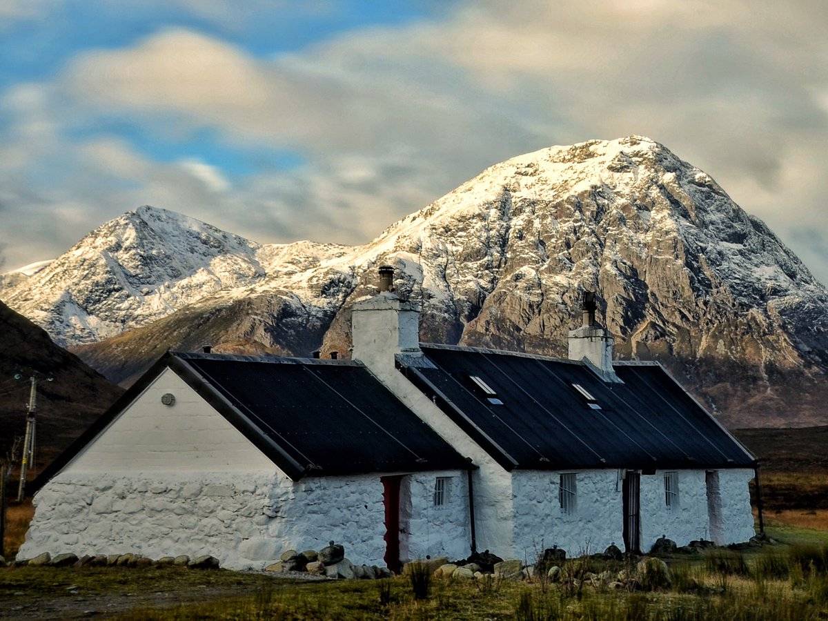 Black Rock Cottage as the sun hits The Buachaille in Glencoe by Charles McGuigan @CharlesMcGuiga2