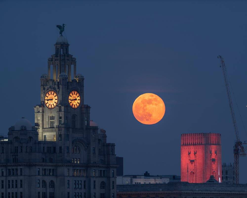 Good Friday evening’s amazing Pink Moon over Liverpool by Stephen Cheatley BFC @Stephencheatley 