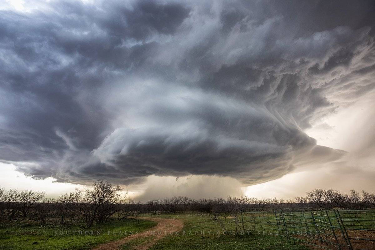 Storm captured between Memphis, TX and Hollis, OK by Sean Ramsey @seanramseySPP