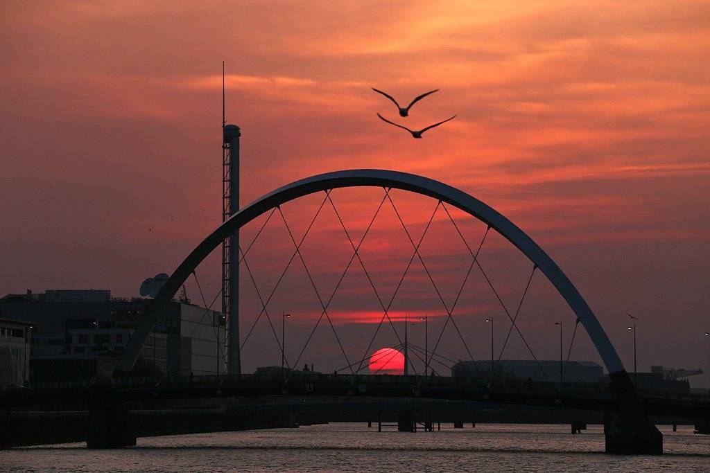 Sunset in Glasgow by Peter Chisholm @thetrekpete