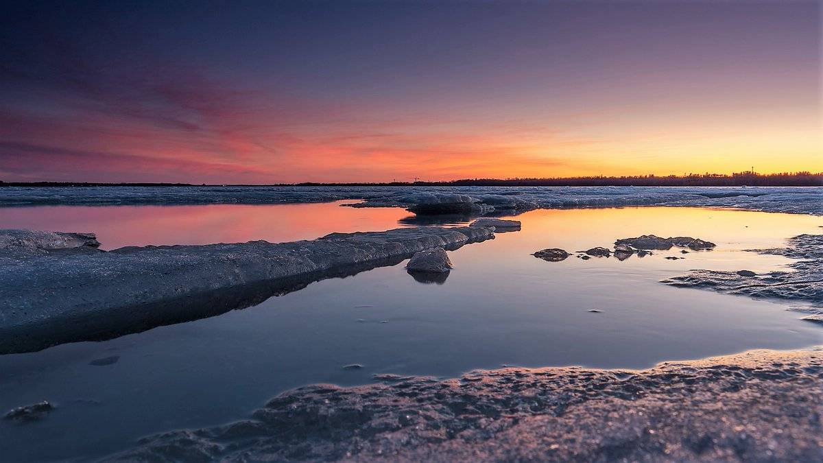 Sunset on the Ottawa River by OldMan @oldmanloudwife