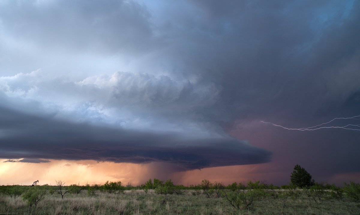 A favorite from Saturday night. Seminole, TX by amyMhoward @enchanted_wx