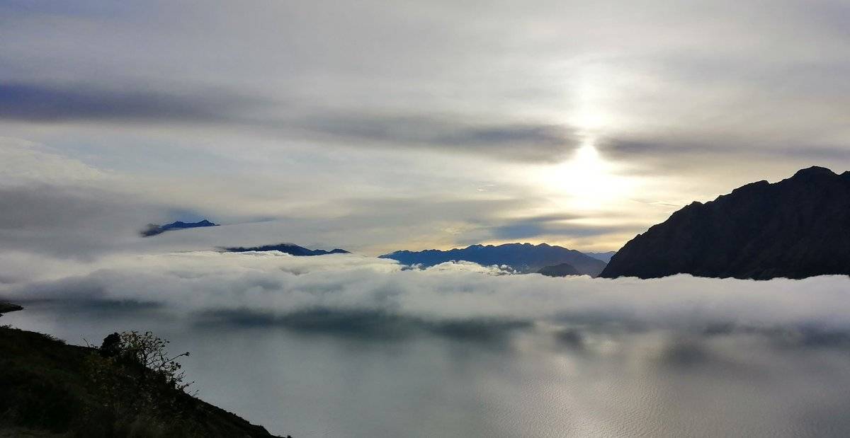 A stunner of a morning at Lake Hāwea by Chris Hibberd @chrisanddannz