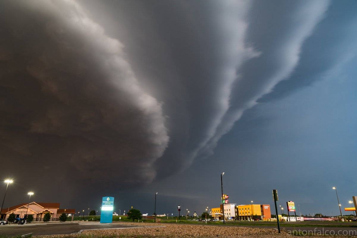 A tornado warned supercell passing over Burlington, Colorado by Anton Falco @AntonFalcoWx