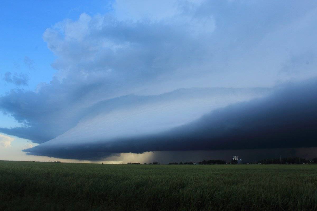 An amazing shelf cloud in Oklahoma by Andrew Shearer @Drewshearer444