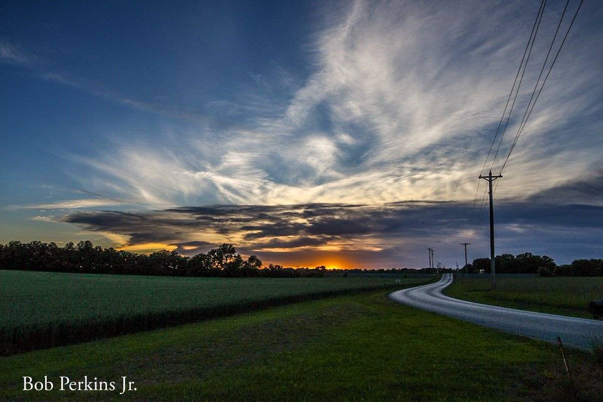 Peekaboo sunset in Bowling Green, KY by Bob Perkins Jr @perkinsphotos1