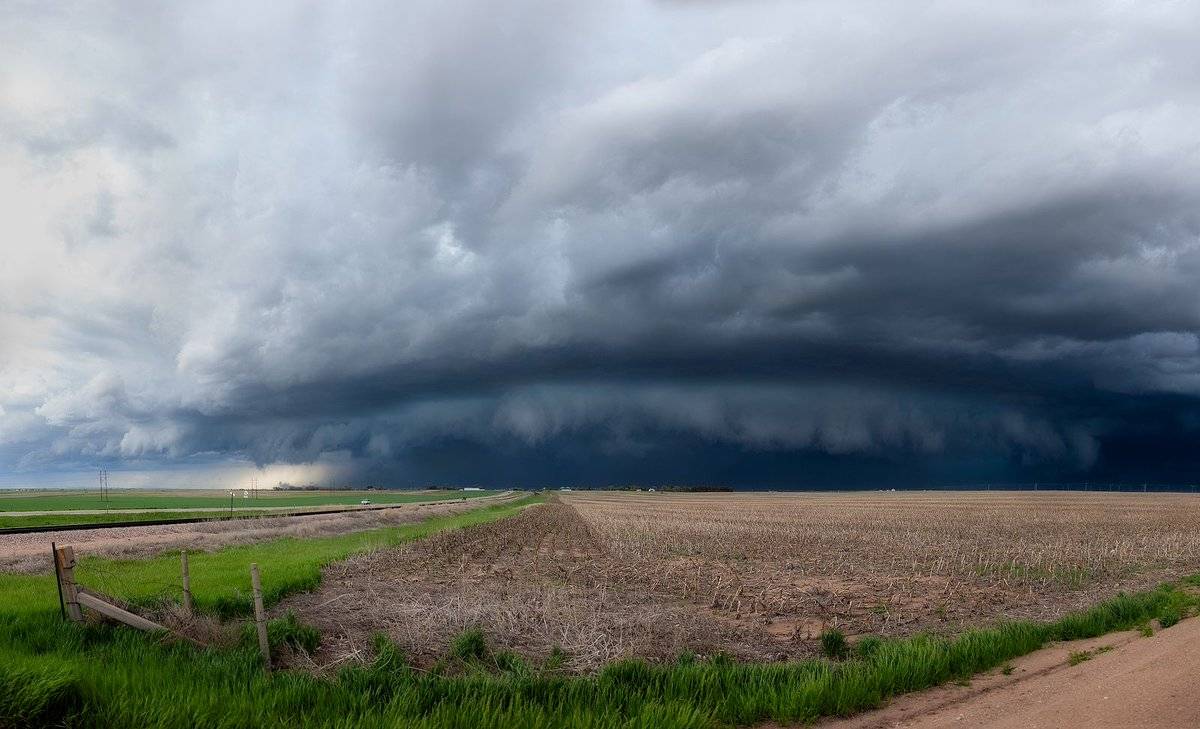 Rotating wall cloud near Haxtun by Ryan Wright @ryanwrightphoto