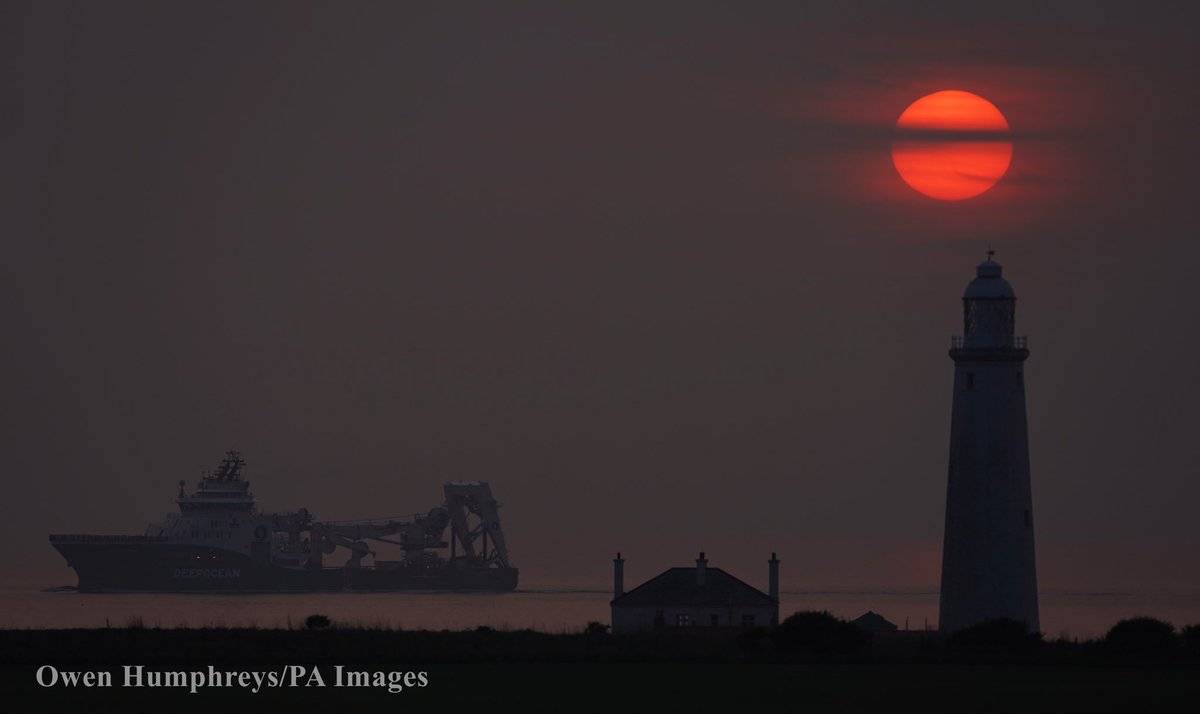 St Mary’s Lighthouse in Whitley Bay UK by Owen Humphreys @owenhumphreys1