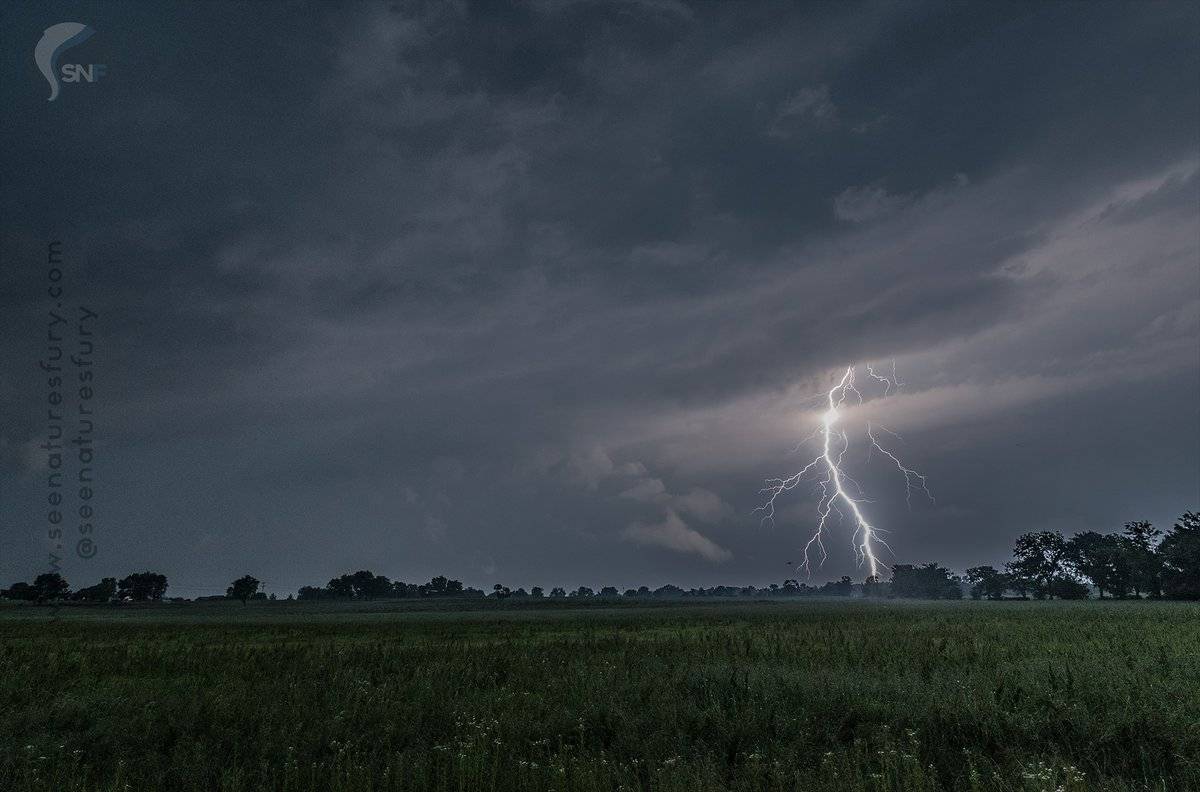 Stunning lightning in Oklahoma by See Nature's Fury @seenaturesfury