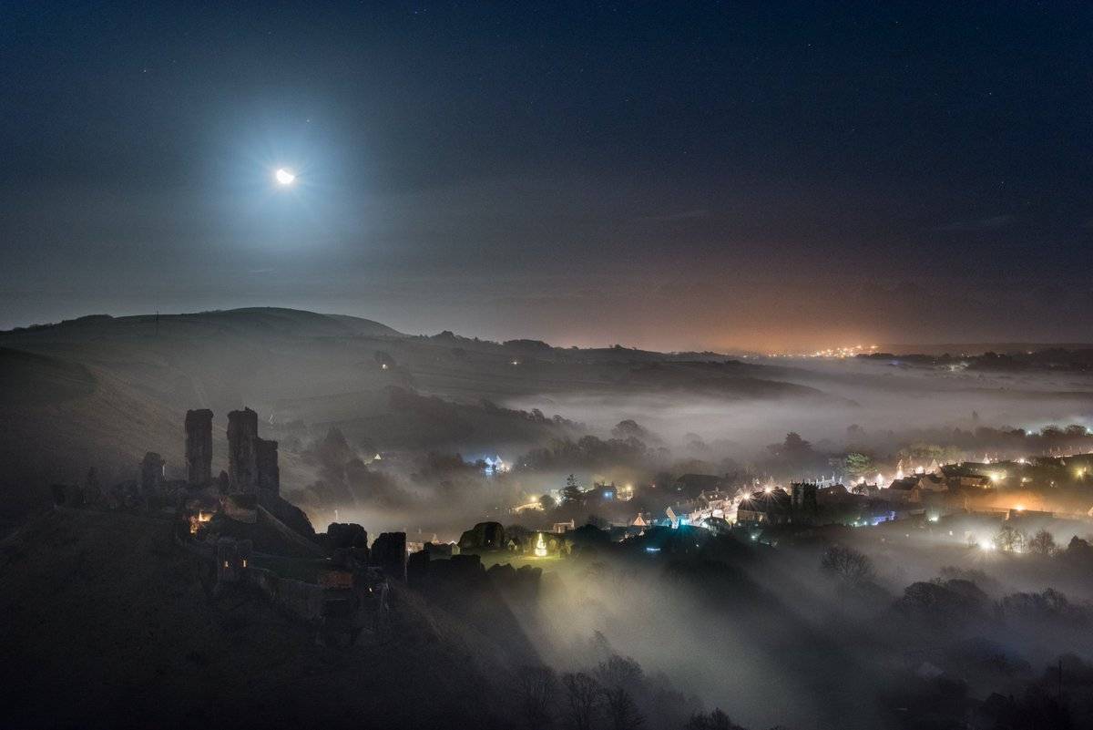 Moon over a misty Corfe Castle by Ollie Taylor @OllieTPhoto