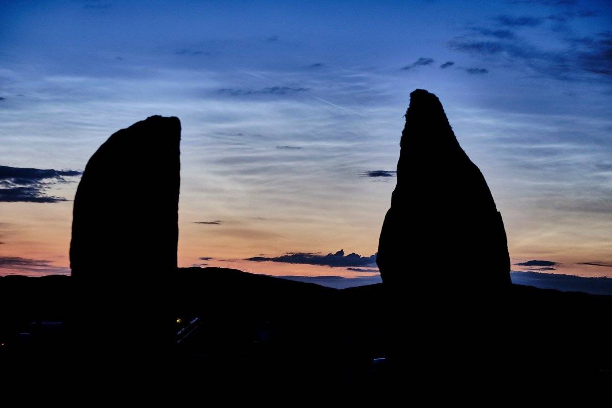 Noctilucent clouds at Callanish at about 1 am this morning CallanishDD @CallanishDD