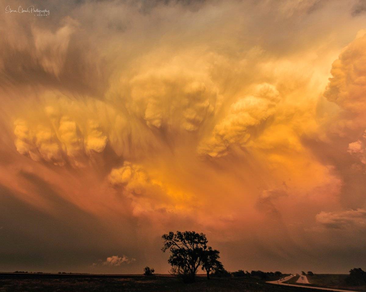 2nd Place Supercell with crazy cloud formations in Texas by Laura Hedien- Storm Clouds Photography @lhedien