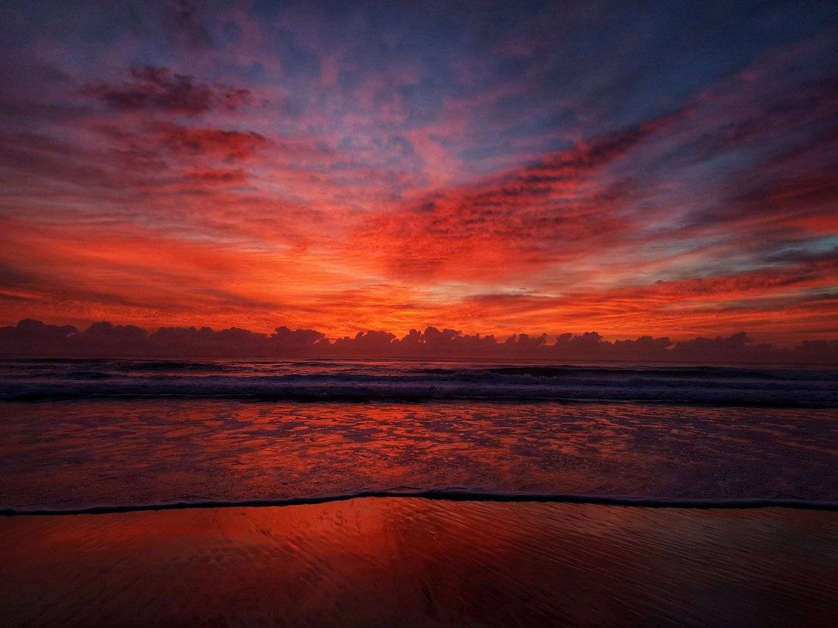 Tugan Beach - Australia by Glen Anderson @Gleno_