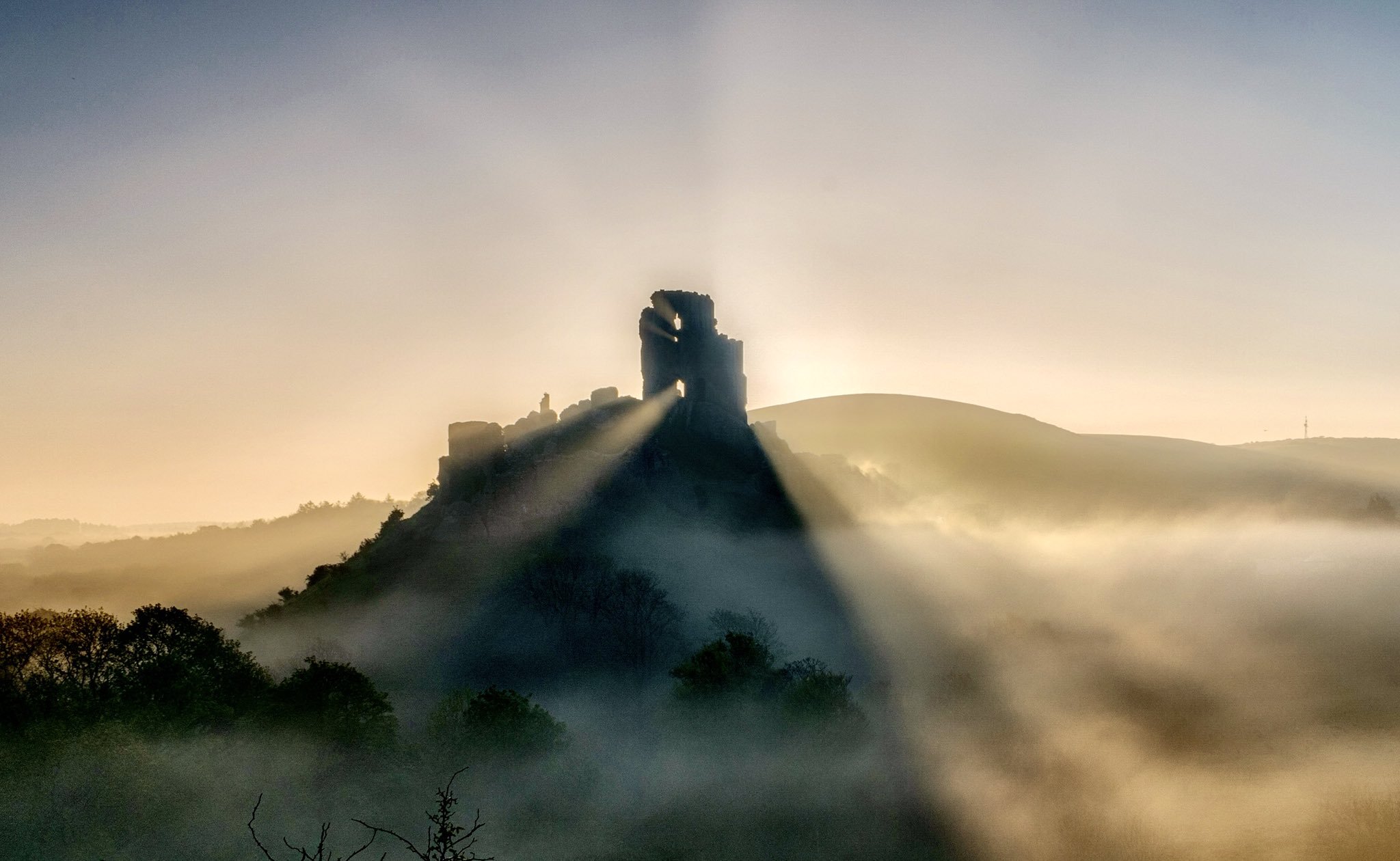 Corfe Castle misty sunrise by Paul Dimarco Photography @PaulDimarcoPho1