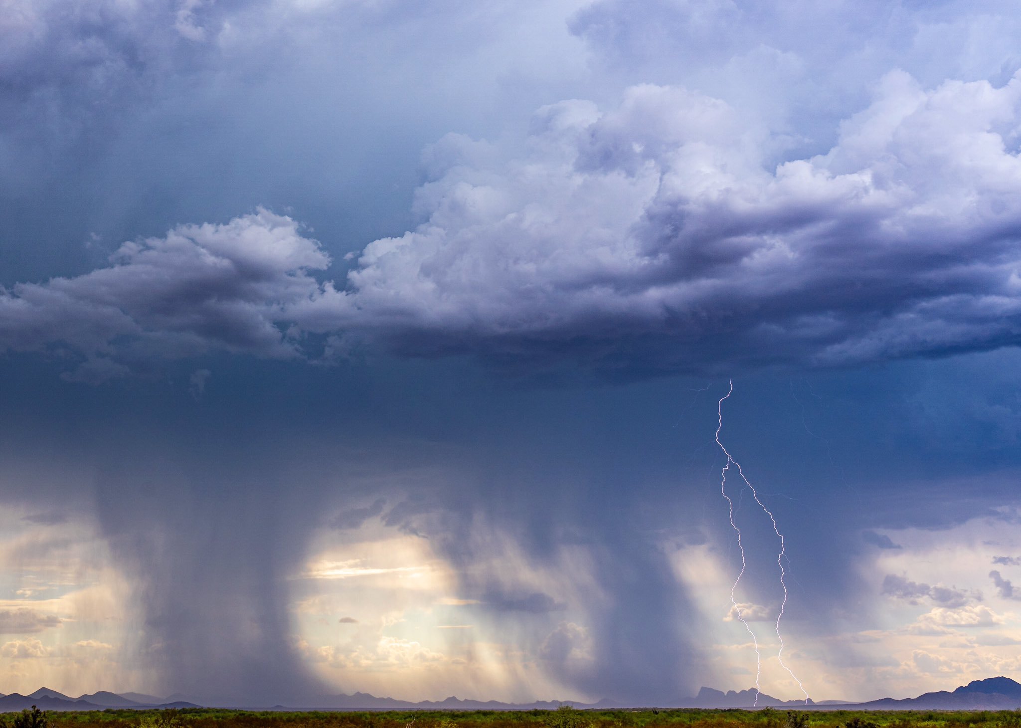 Downbursts and lightning on the Tohono O’odham nation by Kyle Benne @KyleBenne