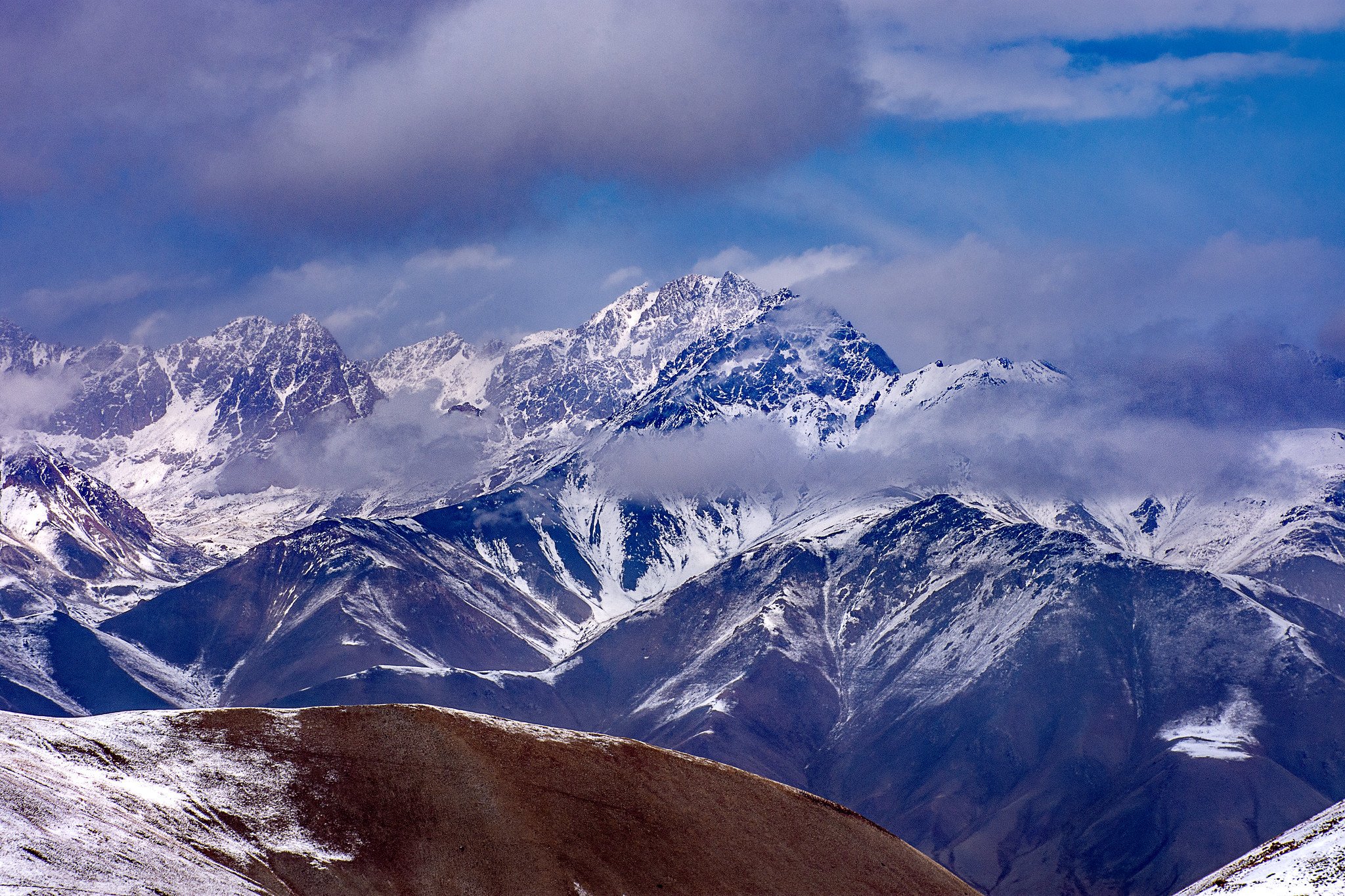Kyrgyzstan. Travelling through the Tian Shan mountains near Kara-Keche Pass by Ian Kenn @iankennUK